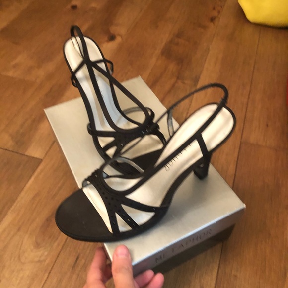 Shoes - Picture 4 of 5